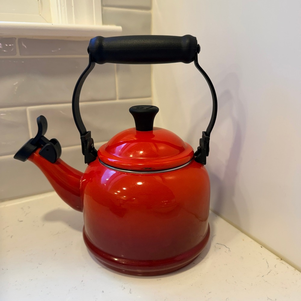 Le Creuset Tea Kettle Cerise Red Enamel on Steel Whistling 1.1L 1.25 Qt